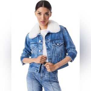 Alice + Olivia CROPPED DENIM JACKET